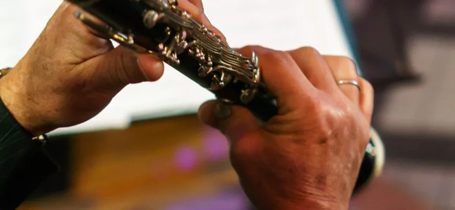 abrazadera-clarinete