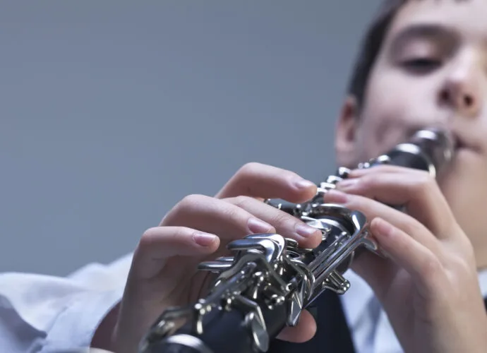 niño-aprende-clarinete